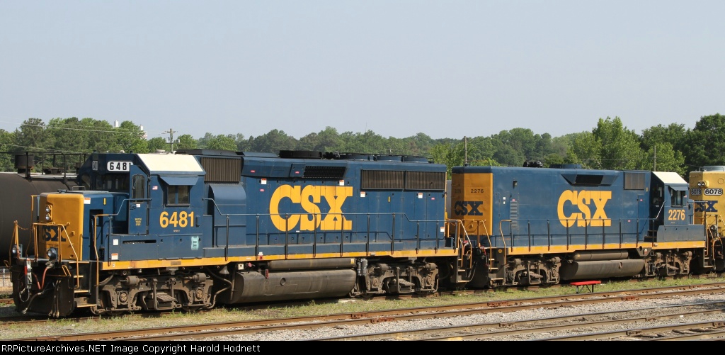 CSX 6481 & 2276 sit in the yard